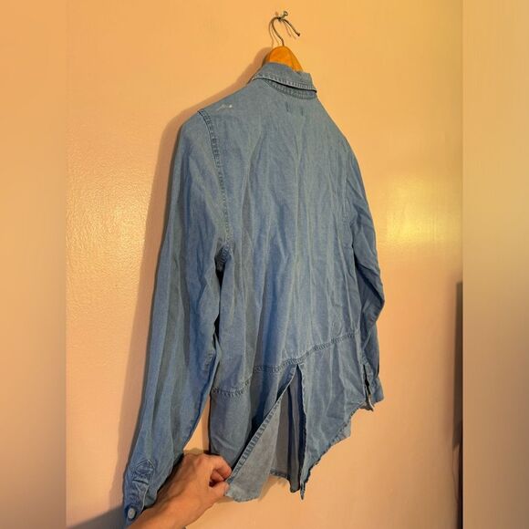 SALE! Blue Lucky Brand Chambray Button Down Size M EUC - Picture 4 of 7